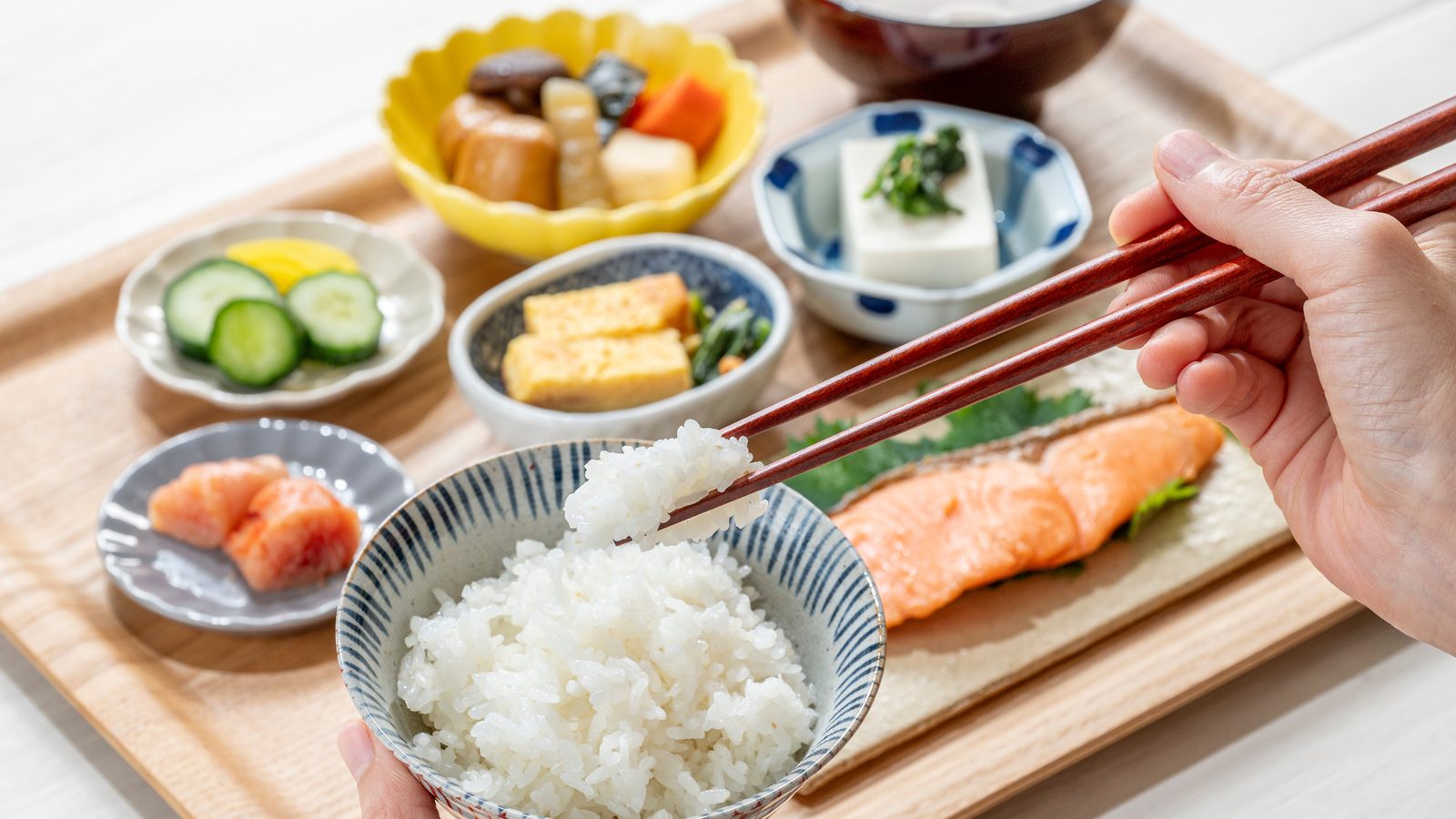 一汁三菜の和食の食事
